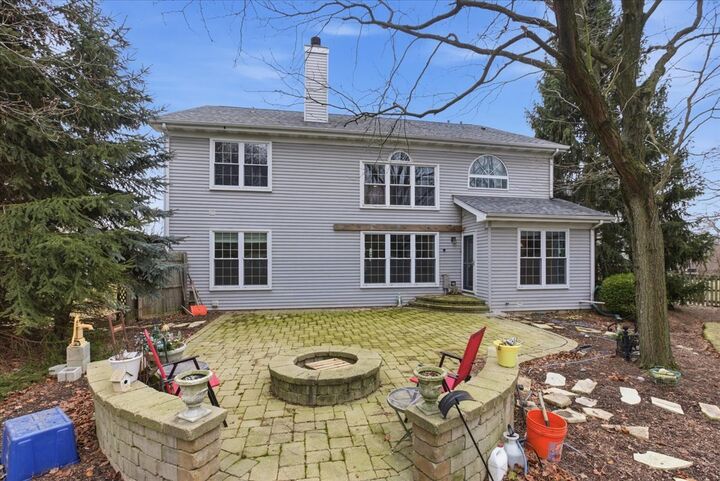 Property Photo:  529 Springwood Avenue  IL 60118 