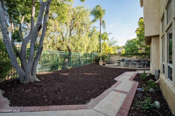 Property Photo:  368 Pellburne Court  CA 93065 