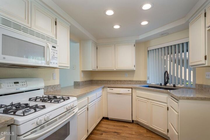 Property Photo:  883 Murdoch Lane  CA 93003 