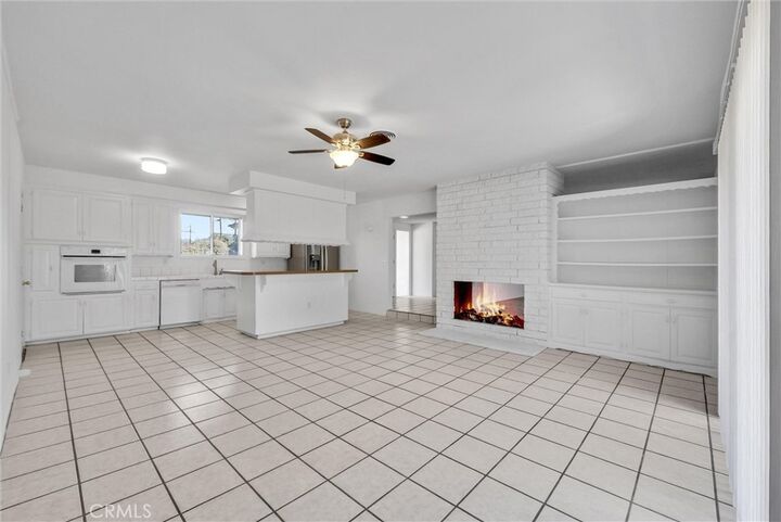 Property Photo:  13981 Brenan Way  CA 92705 