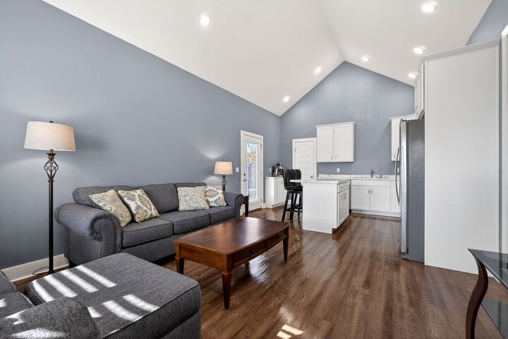 Property Photo:  817 S Mountain St  TN 37166 