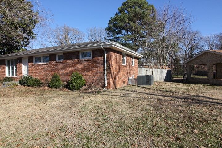 Property Photo: 201 Brandywine Dr TN 37042
