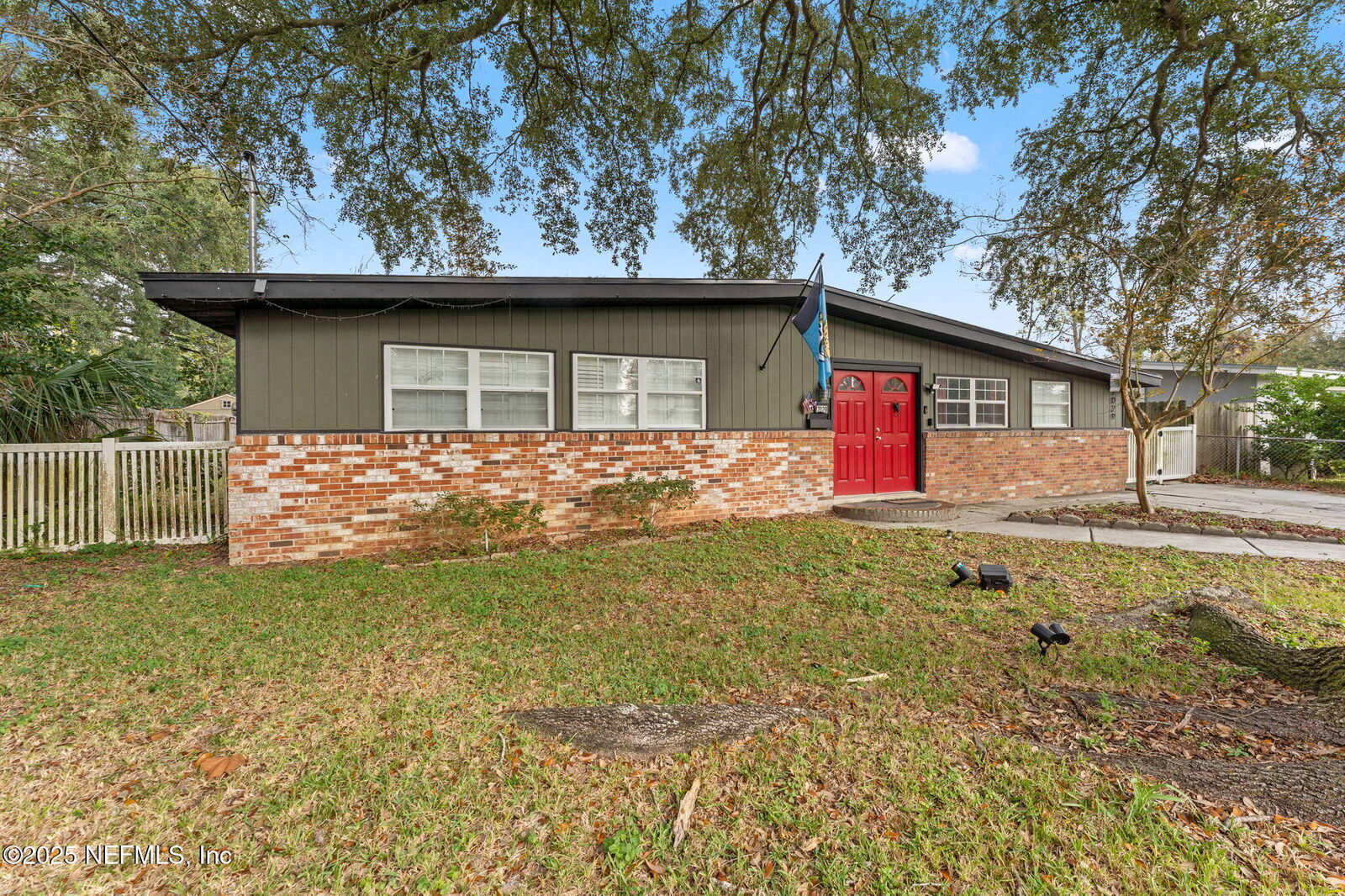Property Photo:  7029 Hielo Drive  FL 32211 