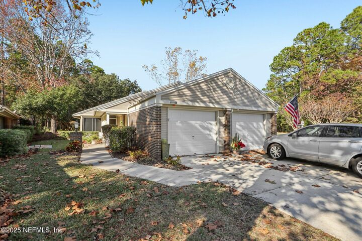 Property Photo: 4508 Middleton Park Circle W FL 32224
