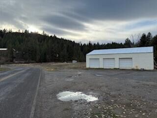 Property Photo:  380 Valley Westside Rd  WA 99114 