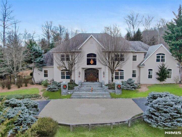 Property Photo:  7 Finn Court  NJ 07430 