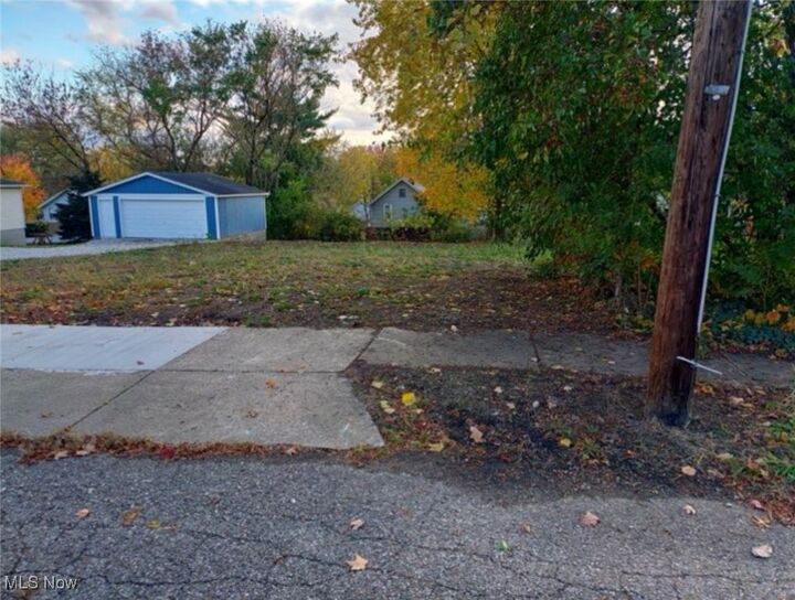 Property Photo:  1076 Belleview Avenue  OH 44203 