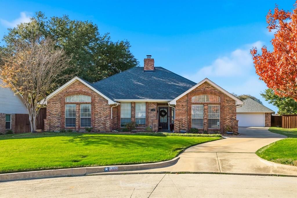 Property Photo:  5300 Huntington Court  TX 76034 