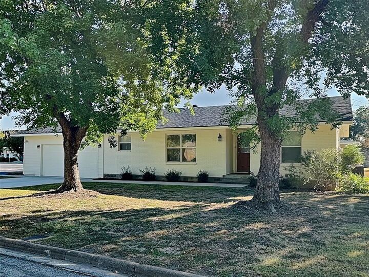 Property Photo: 3900 Ruth Road TX 76118