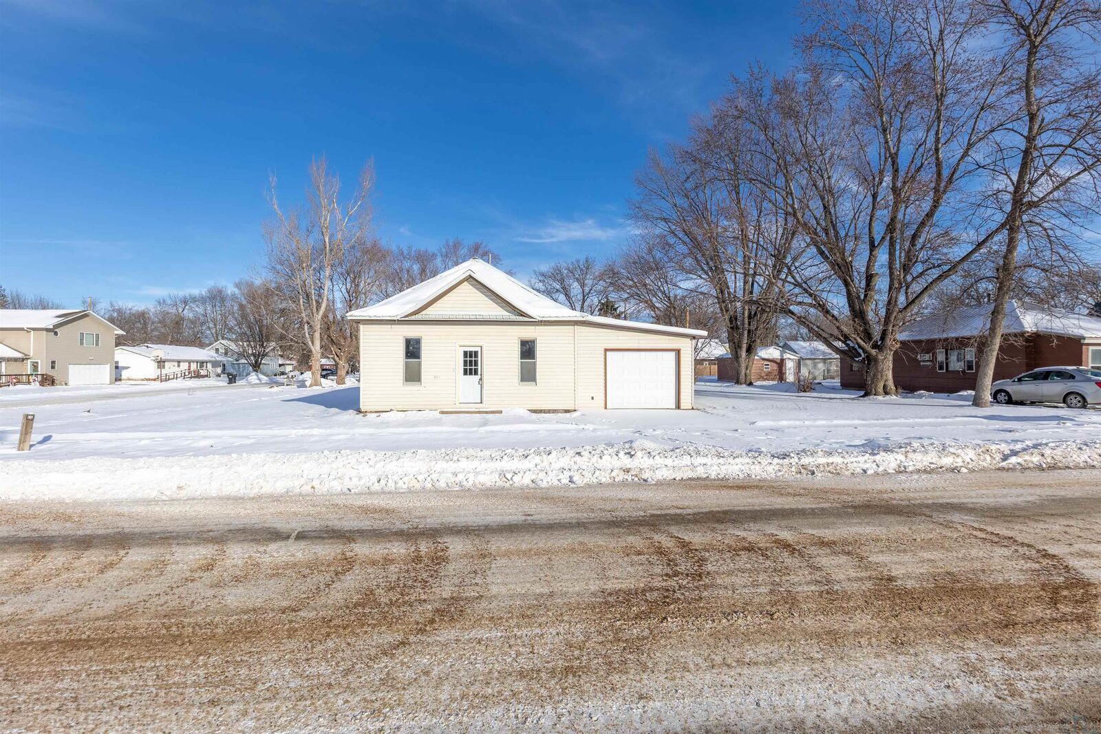 Property Photo: 301 E Bridge Street IA 51004