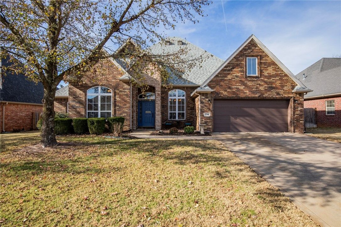 Property Photo: 5704 S Chanberry Lane AR 72758