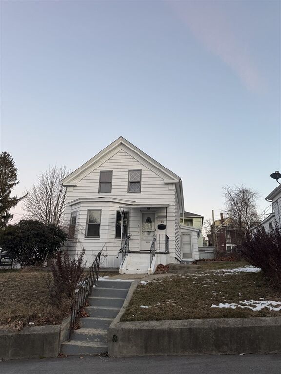 Property Photo:  133 Endicott St 1  MA 01610 