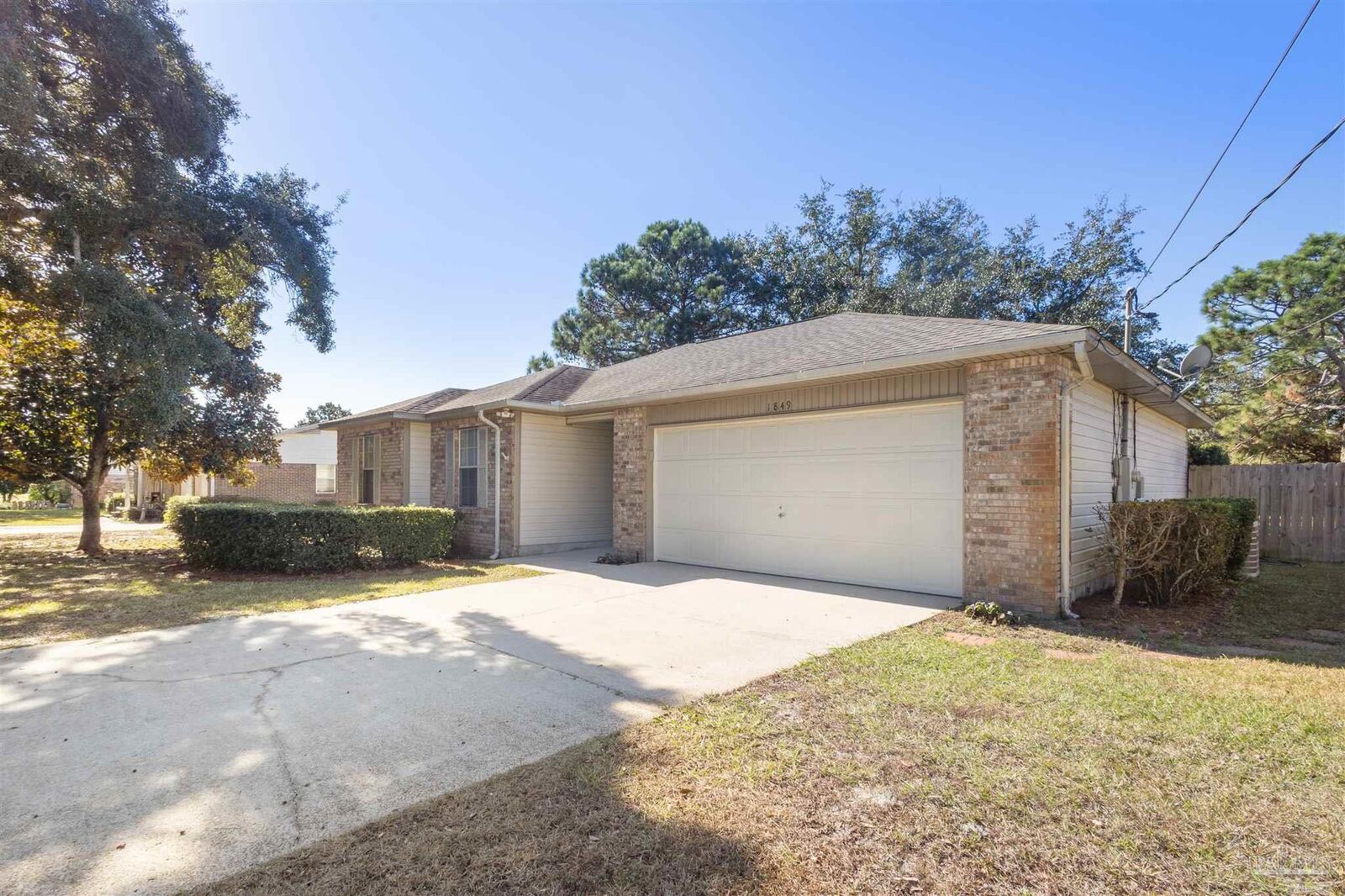 Property Photo:  1849 Candlewood Dr  FL 32566 