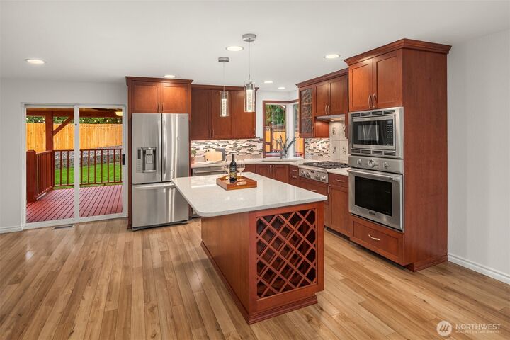 Property Photo:  1421  227th Place NE  WA 98074 