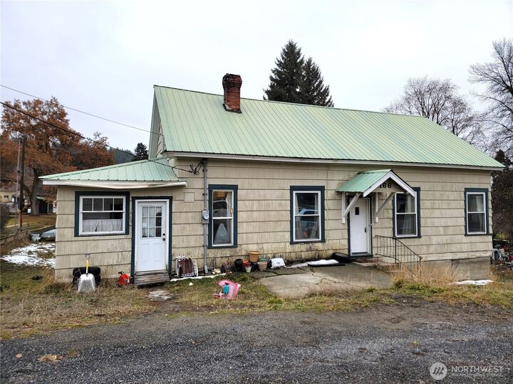 Property Photo:  166 N Jefferson  WA 99166 