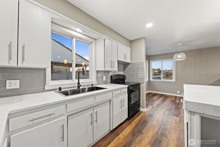 Property Photo:  906 S A Street  WA 98837 