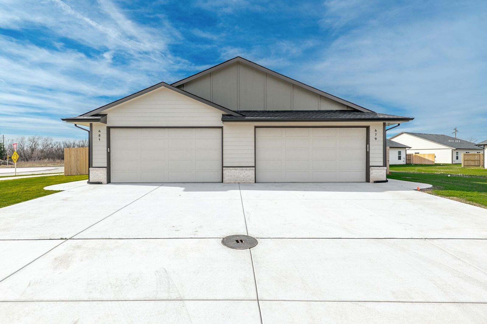 Property Photo: 479 E Harper St KS 67147-8948