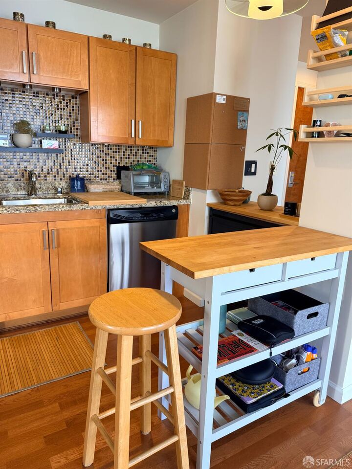 Property Photo: 81 Frank Norris Street 501 CA 94109