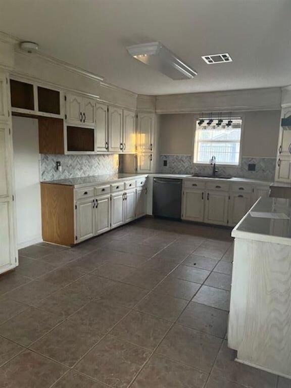 Property Photo: 5109 Powell Lane LA 70605