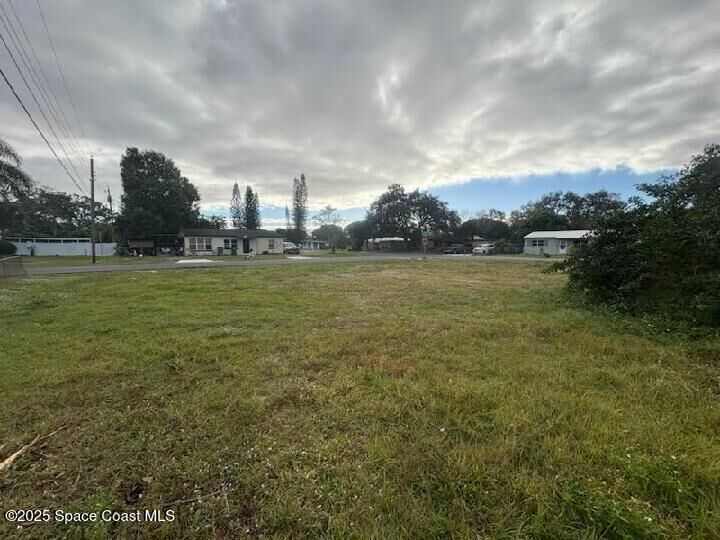 Property Photo: 401 N Carolina Avenue FL 32922