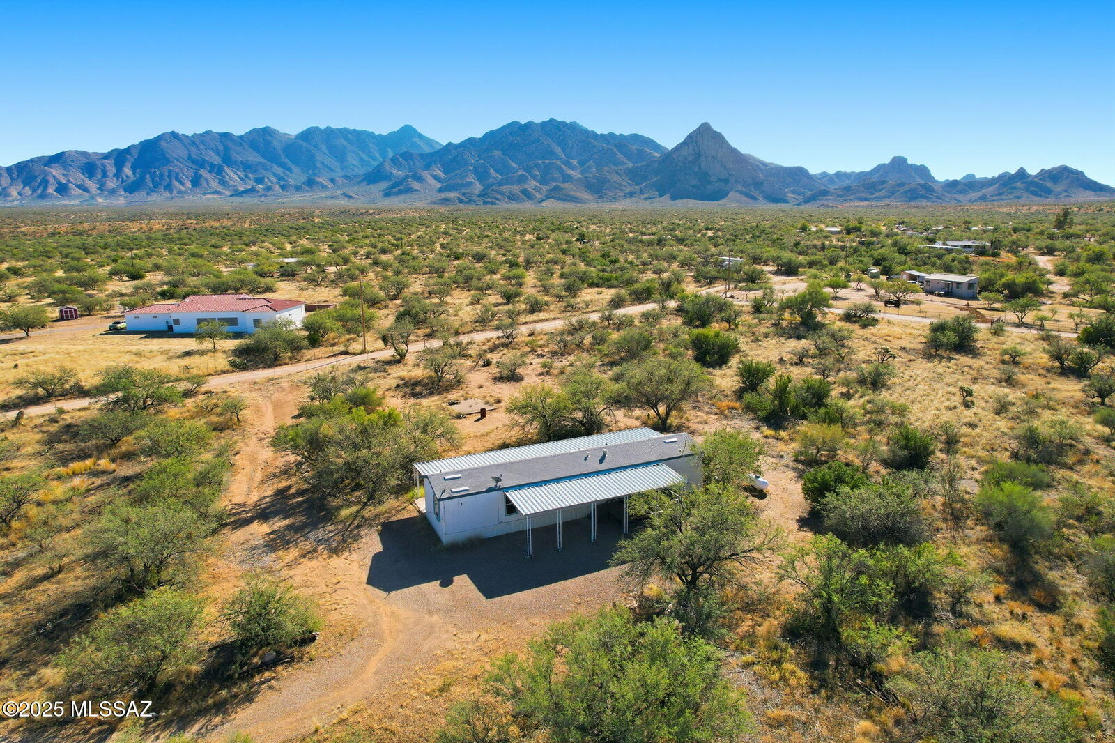 Property Photo: 225 W Hawk Wy AZ 85645