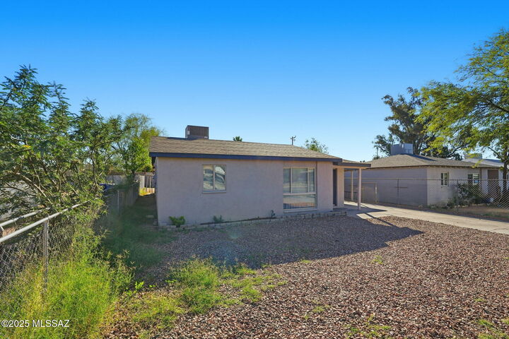 Property Photo: 817 W Glenn Street AZ 85705