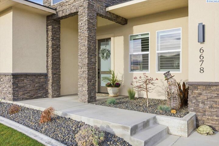 Property Photo: 6678 W 24th Ave WA 99338