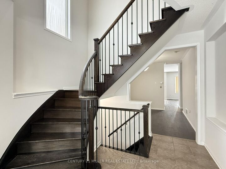 Property Photo:  110 Gladys Clarkson Drive  ON L4A 0R3 