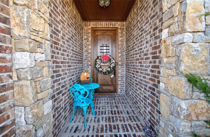 Property Photo: 3205 W Van Buren Court S OK 74011