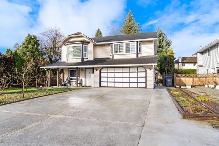 10785 155A Street — photo 1
