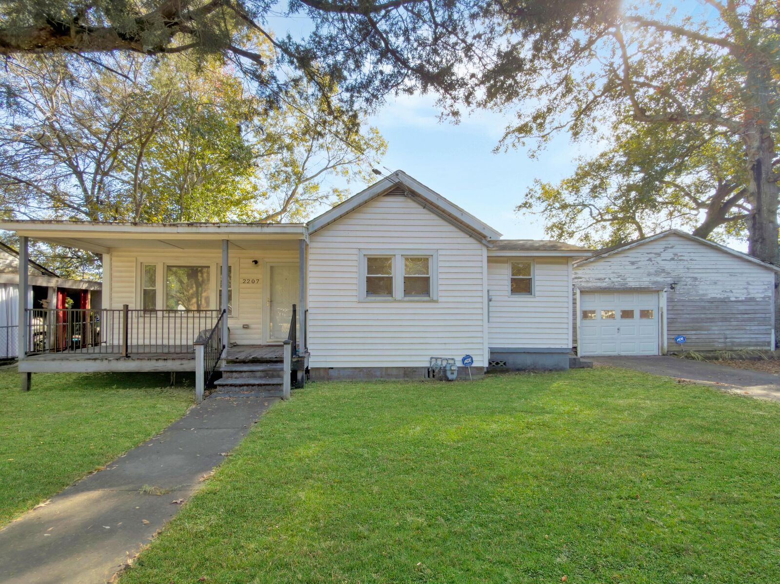 Property Photo:  2207 Margaret Drive  SC 29406 