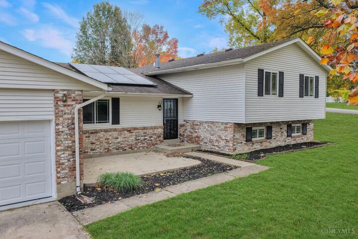 Property Photo:  2 Edam Court  OH 45044 