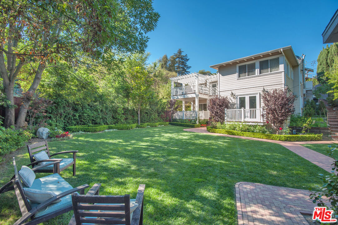 Property Photo:  7120 Pacific View Dr  CA 90068 