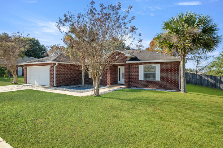Property Photo:  2406 Cumberland Way  FL 32536 