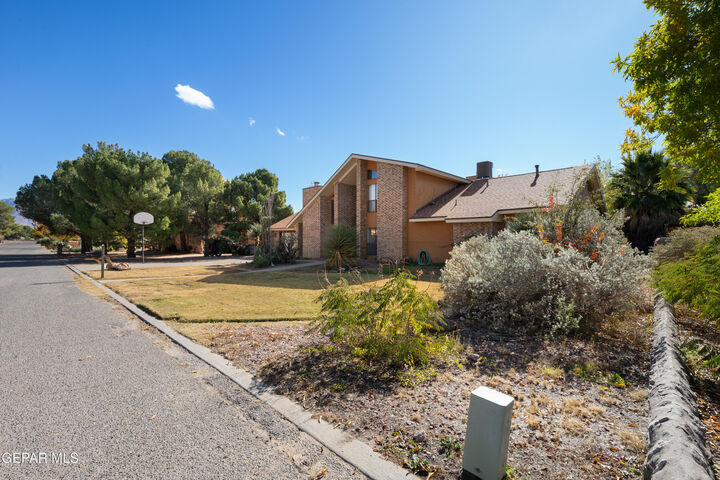 Property Photo:  324 Rio Estancia Drive  TX 79932 