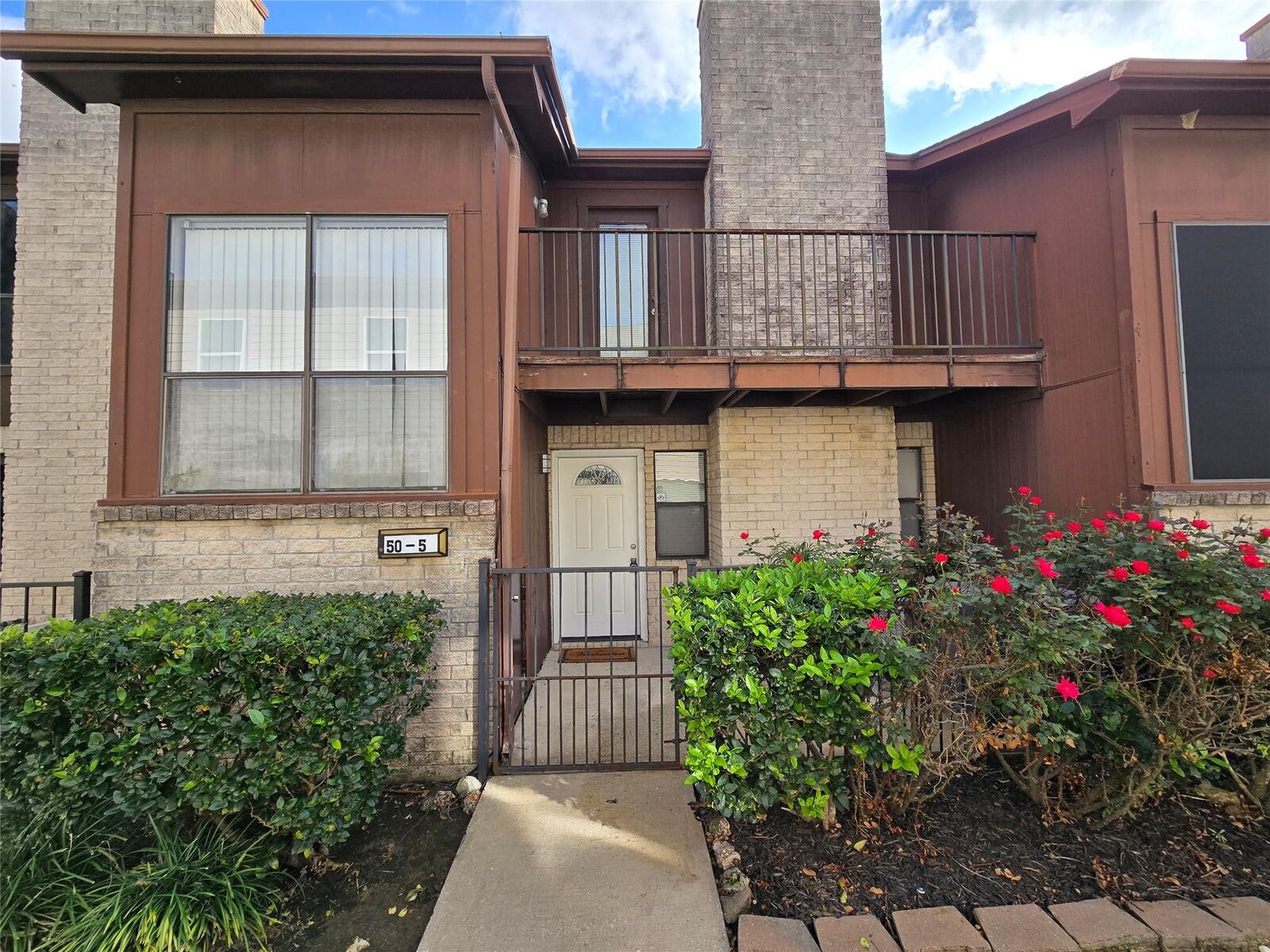 Property Photo: 50 Evanston Street 5 TX 77015