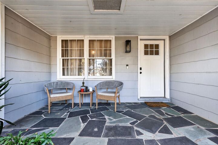 Property Photo:  1209 E Crenshaw Street  FL 33604 