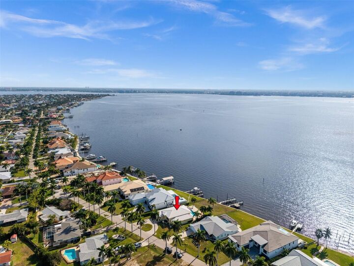 Property Photo:  264 Bayshore Drive  FL 33904 