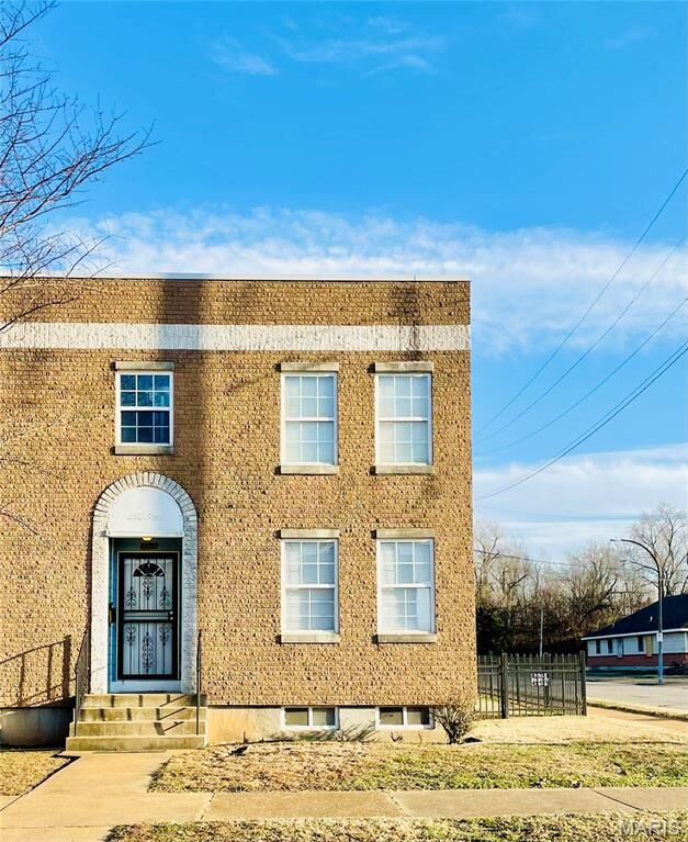 Property Photo:  2700 Bacon Street  MO 63106 