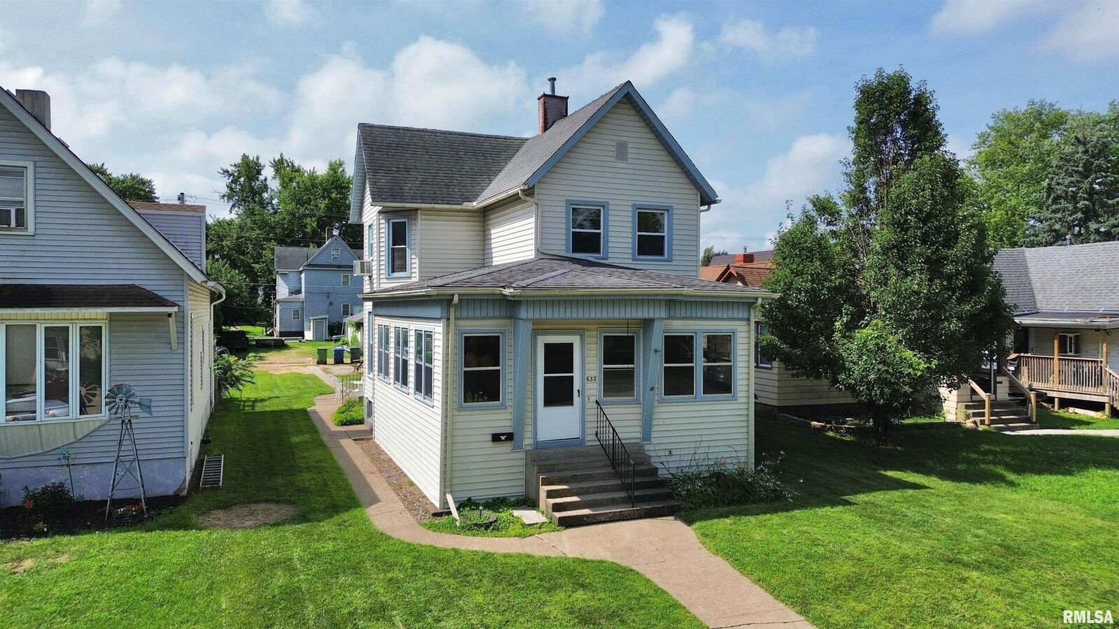 Property Photo: 633 4th Avenue S IA 52732