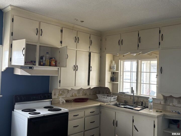 Property Photo:  2225 Pershing Boulevard  IA 52732 