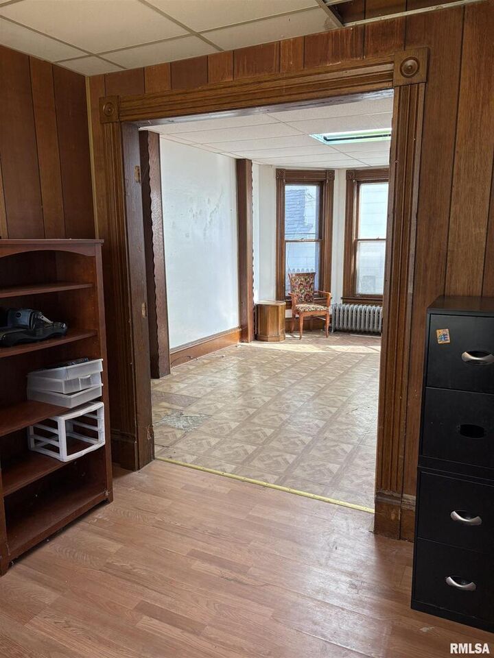 Property Photo:  552 11th Avenue S  IA 52732 