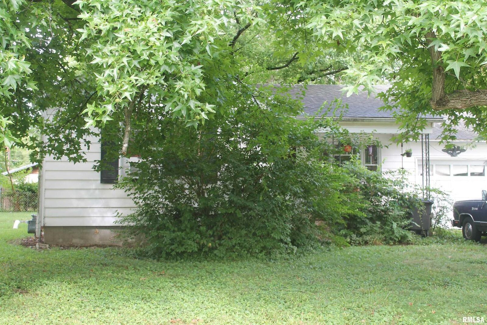 Property Photo: 813 N James Street IL 62901