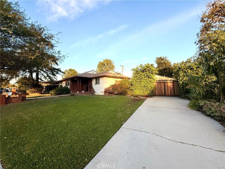 Property Photo:  10926 Ruffner Avenue  CA 91344 
