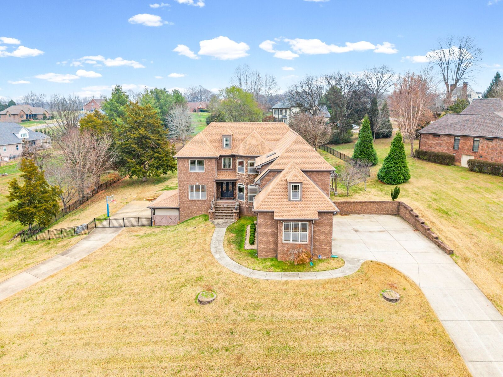 Property Photo:  531 Stonegate Dr  TN 37043 