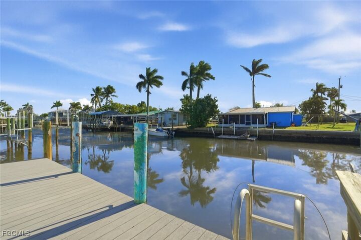 Property Photo:  2607 Bayshore Drive  FL 33993 