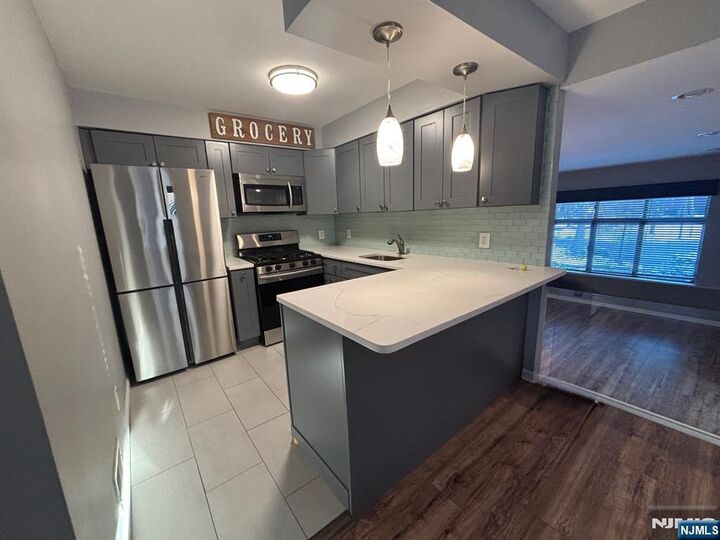 Property Photo:  224 Sandcastle Key 224  NJ 07094 