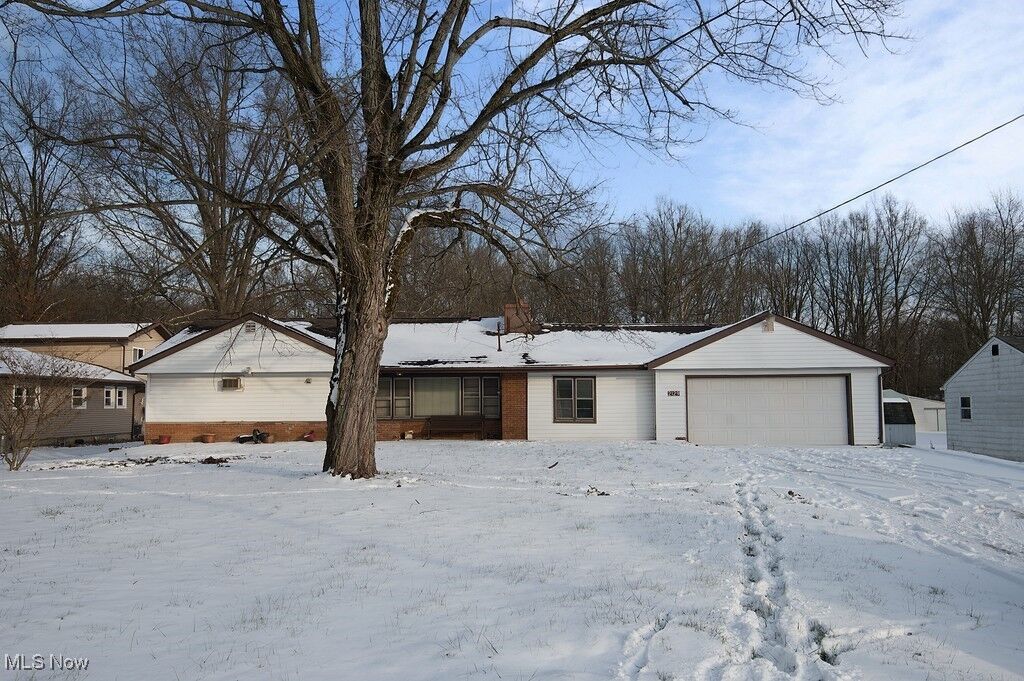 Property Photo: 2129 Austintown Warren Rd OH 44440