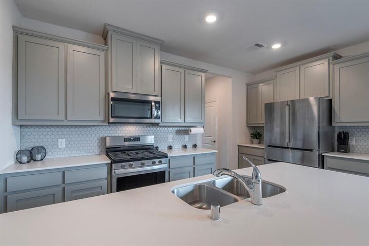 Property Photo:  6017 Wildflower Way  TX 76227 