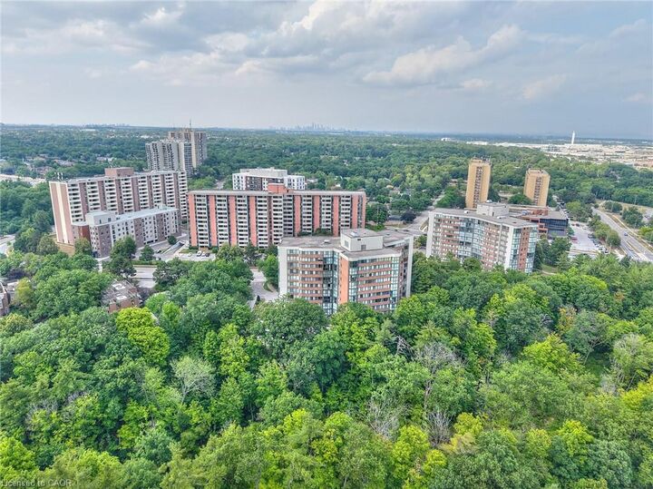 Property Photo: 1240 Marlborough Court 504 ON L6H 3K7